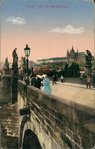 Postcard Prag Praha Karlsbrücke Karlův most mit Personen, Bridge 1918