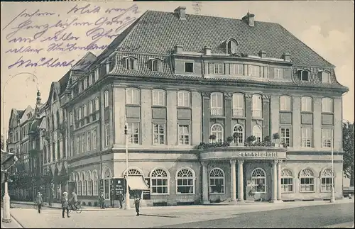Ansichtskarte Neumünster Bahnhofs-Hotel - Straße 1917