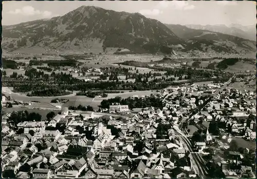 Immenstadt (Allgäu) Panorama-Ansicht vom Flugzeug aus, Luftaufnahme 1962