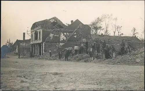 Ansichtskarte Rathenow zerstörtes Haus - Bauarbeiter 1920