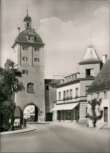 Gundelfingen (Donau) Strassen Partie mit Torbogen-Durchfahrt, Geschäft 1960