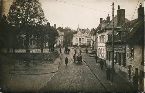 Foto Mons-en-Laonnois Soldaten, Place et Mairie 1917