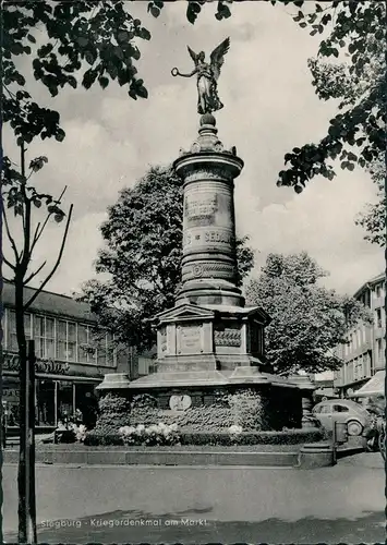 Siegburg Denkmäler Partie am Kriegerdenkmal am Markt, Geschäft, Auto 1955