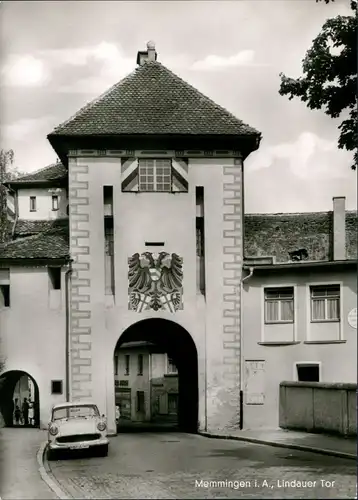 Ansichtskarte Memmingen Parkendes Auto am Lindauer Tor, Tor-Durchfahrt 1960
