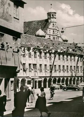Ansichtskarte Memmingen Harmonie mit Rathaus, Personen, VW Käfer Autos 1960