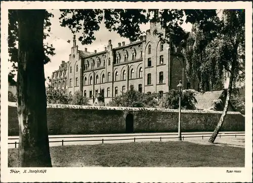 Trier Strassen Partie am St. Josefsstift, Niko Haas Echtfoto-AK 1960