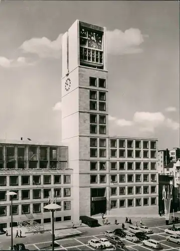 Stuttgart Rathaus, Auto Parkplatz, Turm mit Uhr und Glocken 1960