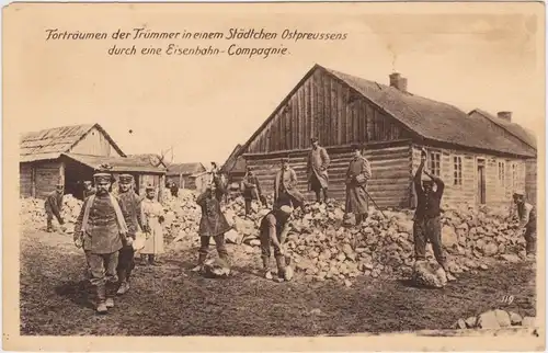 Ostpreußen (allgemein) Soldaten beräumen Trümmer in einer Stadt im Ostpreußen 1917 
