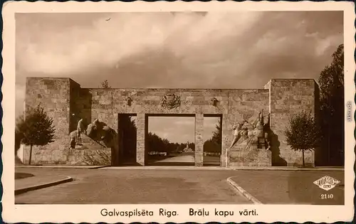 Riga Rīga  Ри́га Straßenpartie am Tor - Denkmal (Brälu kapu värti) 1932 