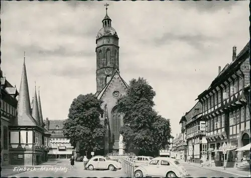 Einbeck Marktplatz Kirche Geschäfte Autos ua. VW Käfer Beetle 1960