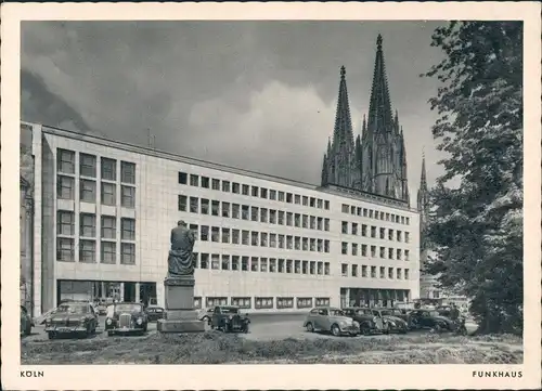 Köln Partie am Kölner Funkhaus, Denkmal, Auto Parkplatz Autos 1955