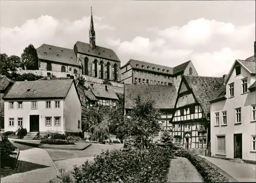 Ansichtskarte Warburg Teilansicht, Strassen Partie mit Blick zur Kirche 1960