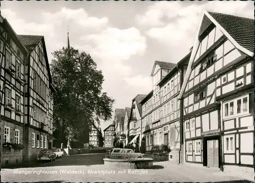 Mengeringhausen-Bad Arolsen Marktplatz, Rathaus, Strassen Partie mit Autos 1965