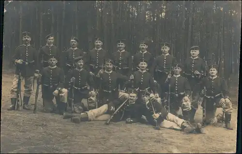 Äußere Neustadt-Dresden Soldaten Gewehre im Wald 1908 Privatfoto