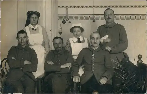 Soldaten im Latarett - Krankenschwestern gel. Essen Borbeck 1915 Privatfoto