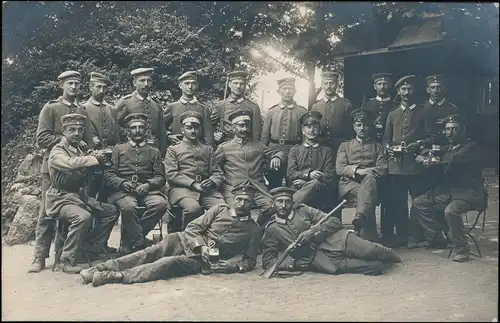 Soldaten vor Hütte WK1 Gewehre - Berlin Tempelhof 1917 Privatfoto