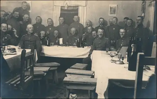 Foto  Ranhohe Soldaten feiern Kaisergeburtstag WK1 1915 Privatfoto