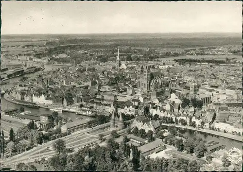 Lübeck Luftbild Überflug Zentrum mit Holstentor, Luftaufnahme 1956
