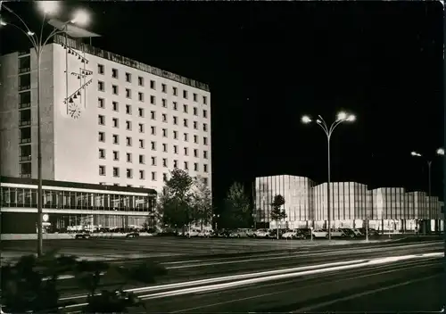 Ansichtskarte Wolfsburg Straßenpartie - Rathaus bei Nacht 1969