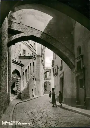 Ansichtskarte Passau Innbrückgasse mit Hofstiege, Personen, Durchgang 1960