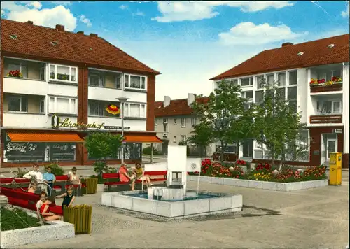 Friedrichsfeld-Voerde (Niederrhein) Marktplatz Partie  vor Springbrunnen 1970