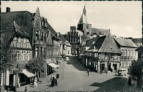 Mölln (Schleswig-Holstein) Marktstraße VW - Bulli Geschäfte 1965