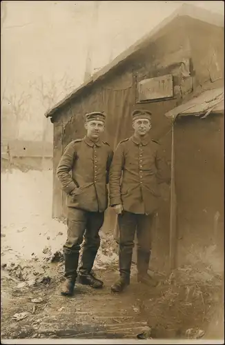 Soldaten Fermelde-Abteilung vor Fernsprechzelle WK1 1916 Privatfoto