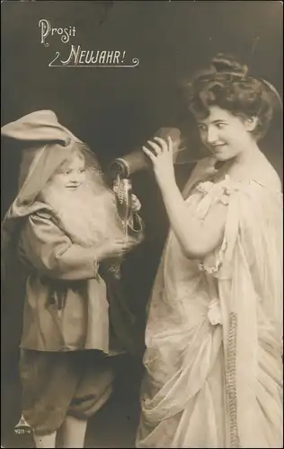 Neujahr/Sylvester Fotomontage Frau und Zwerg riesen Sektflasche 1906