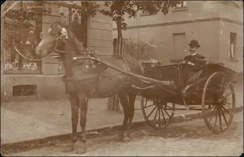Pferdekuttsche Mann mit Melone vor Geschäft Stempel Hordel 1907 Privatfoto
