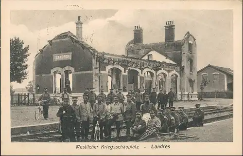 CPA Landres (Pays de Briey) Soldaten vor zerstörten Bahnhof 1916