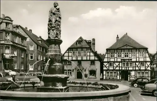 Ansichtskarte Brilon (Sauerland) Marktplatz, Brunnen - Autos 1961