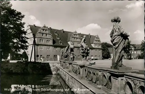 Ansichtskarte Wolfenbüttel Blick vom Schloßeingang auf alte Kaserne 1964