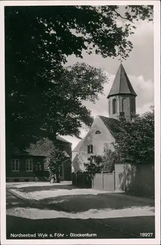 Ansichtskarte Wyk (Föhr) Strassen Partie Kirche Glockenturm 1950