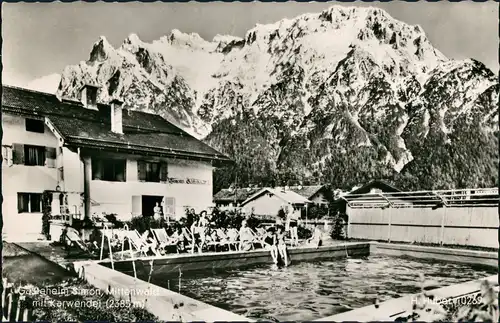 Mittenwald Gästehaus Simon Personen am Pool, Karwendel Blick 1966