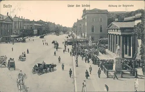 Ansichtskarte Mitte-Berlin Unter den Linden Hauptwache Ablösung 1910
