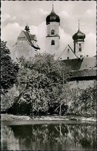 Ansichtskarte Isny Partie an der Kirche Georgskirche 1960