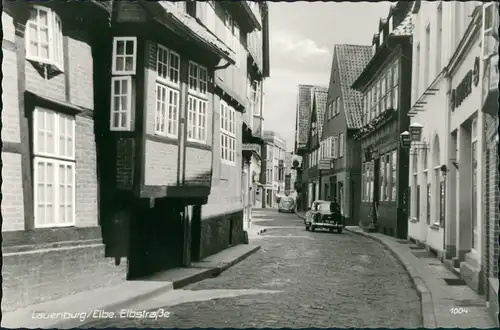 Ansichtskarte Lauenburg (Elbe) Elbstraße Autos, Geschäfte, Wohnhäuser 1955