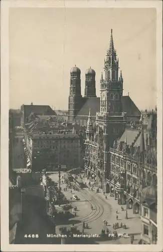 Ansichtskarte München Marienplatz belebt mit Rathaus und Frauenkirche 1927