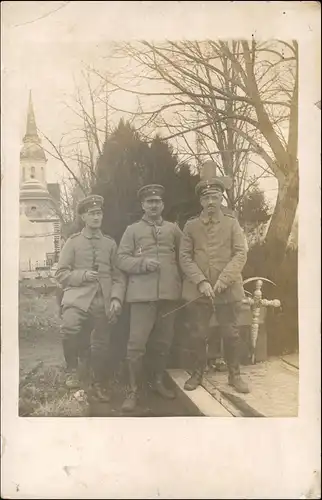 Foto  Soldaten am Grab gel. Feldpost 1916 Privatfoto