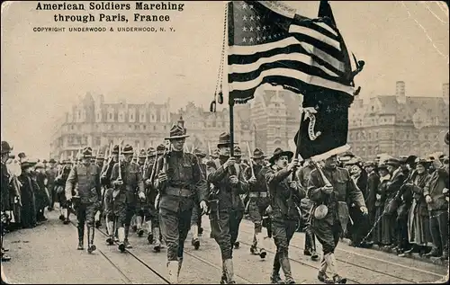 CPA Paris WK1 American Soldiers Marching through Paris, France 1919