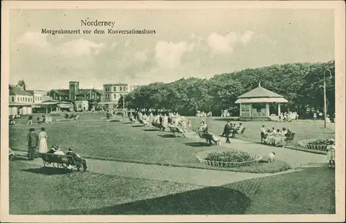 Ansichtskarte Norderney Morgen-Konzert vor d. Konversationshaus 1920