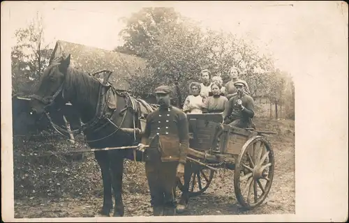 Privatfoto Familie mit Pferd (z.Zt. 1. Weltkrieg) 1916 Privatfoto