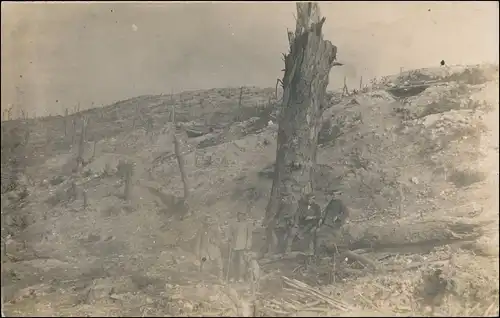 Ansichtskarte  Echtfoto nach Angriff (Gaslicht-Postkarte) 1. Weltkrieg 1916