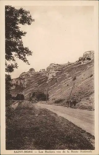 CPA Saint-Moré Les Rochers vus de la Route Nationale 1930