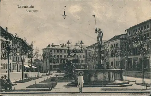 Ansichtskarte Traunstein Stadtplatz Personen Brunnen Geschäfte 1908