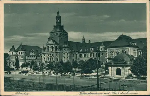Ansichtskarte München Bayrisches Nationalmuseum mit Hubertusbrunnen 1941