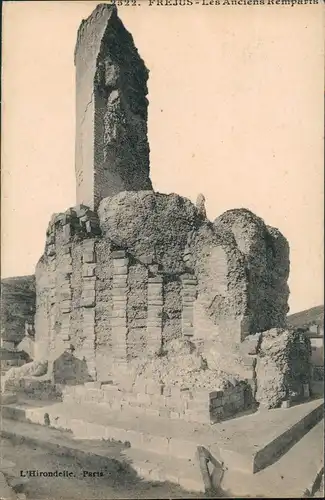 CPA Fréjus Les Anciens Remparts (L'Hirondelle Paris) 1927