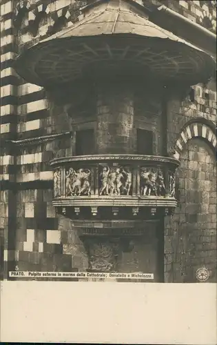 Prato (Toskana) Pulpito esterno in marmo  Donatello e Michelozzo. 1920