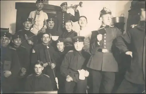 Wesel Musiziernde Soldaten auf der Stube Militaria 1913 Privatfoto
