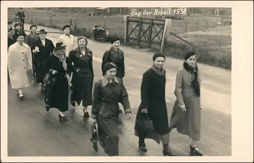 Ansichtskarte  Demonstration Frauen Tag der Arbeit 1938